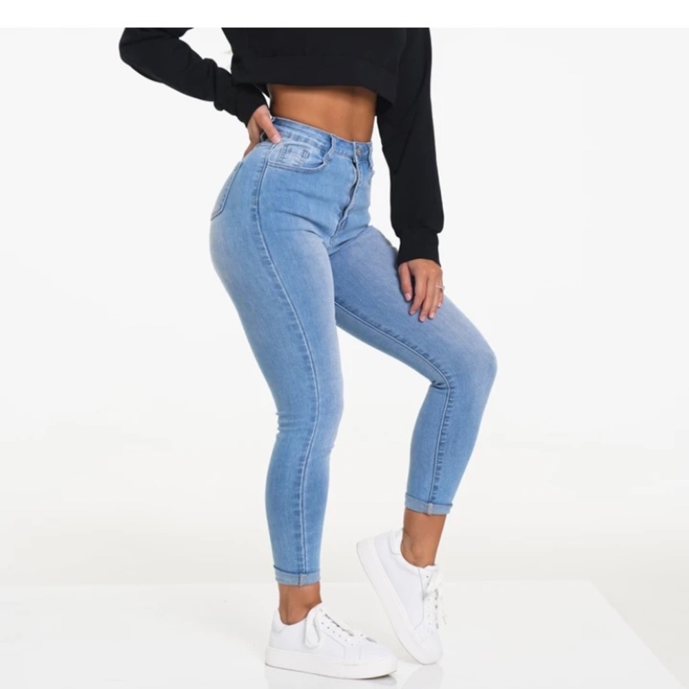 NVGTN Navishape Light Wash Jeans -Size XL